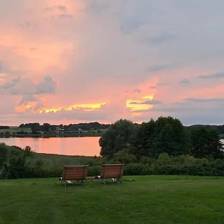 Gutshof-penthouse-wohnung- Seeblick Appartement Klein Upahl