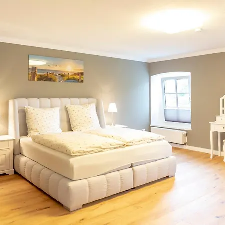 Gutshof-penthouse-wohnung- Seeblick * Klein Upahl