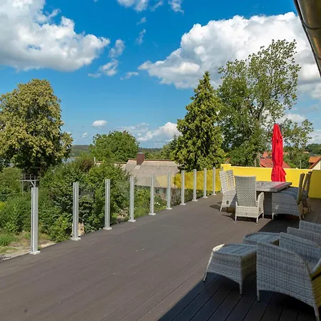 Gutshof-penthouse-wohnung- Seeblick Appartement *