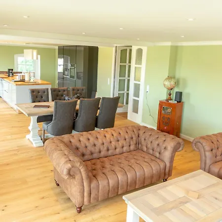 Appartement Gutshof-penthouse-wohnung- Seeblick *