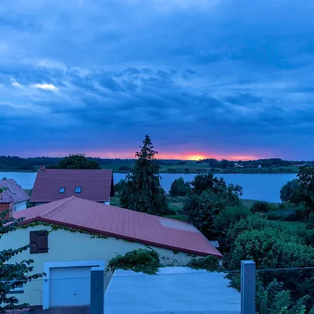 Gutshof-penthouse-wohnung- Seeblick * Klein Upahl