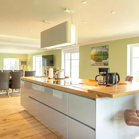 Gutshof-penthouse-wohnung- Seeblick Appartement