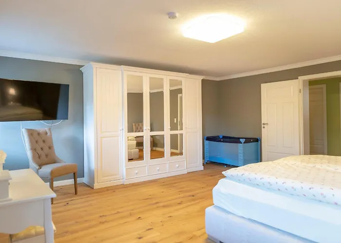 Gutshof-penthouse-wohnung- Seeblick Apartment *