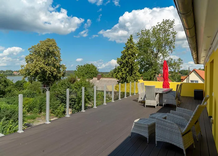 Gutshof-penthouse-wohnung- Seeblick Apartment *