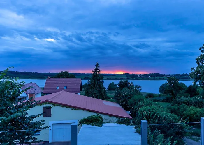 Gutshof-penthouse-wohnung- Seeblick * Klein Upahl